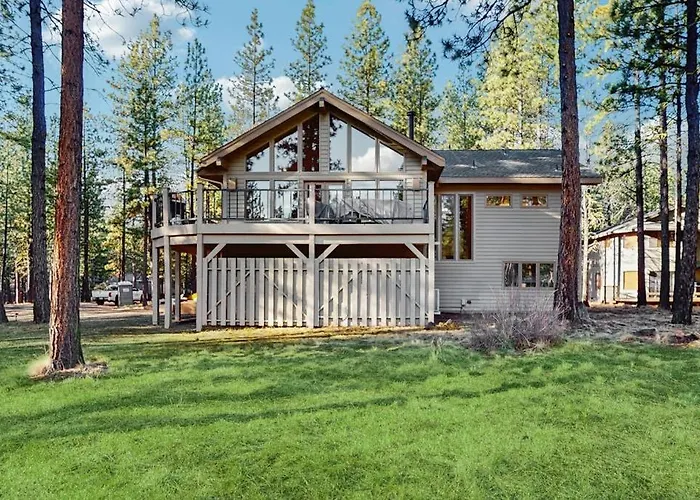 Whimsical Tree-Lined Stay With Wood Stove Ac Shared Amenities And Large Deck