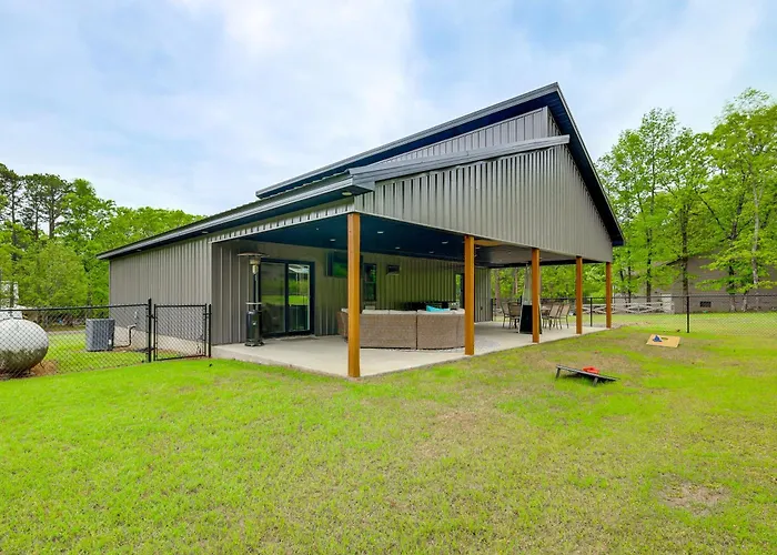 Modern-Style Home W/ Patio, Near Greers Ferry Lake
