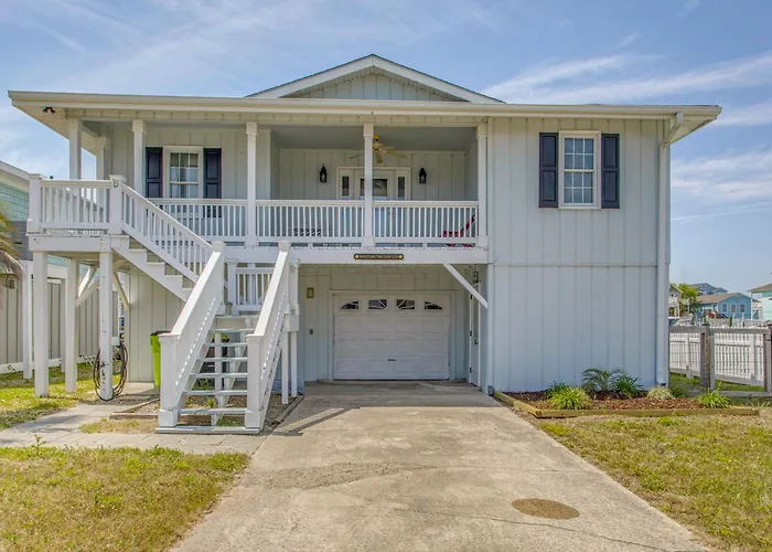 Steps To Shore! Canal-Front Escape In Holden Beach
