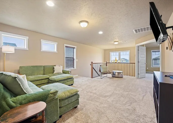 Close To The Gesa Stadium, Hapo Center And Airport