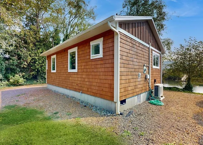Waterfront Oasis On The Nehalem River With Free Wifi & Dock - Dog Friendly