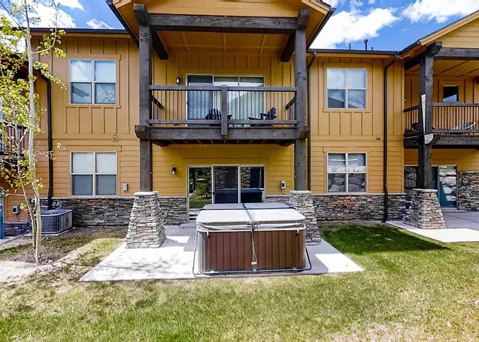 Spacious New-Build Stunner Near Park City & Deer Valley With Private Hot Tub