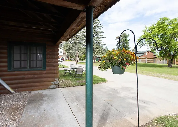 2Br 1Ba Cabin #2 Riverside Point Resort