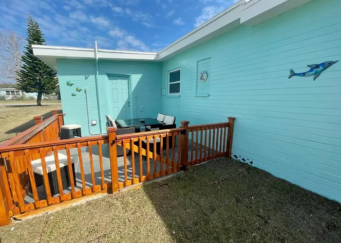 Beautiful 2 Bed 1 Bath Home Walking Distance To The Beach