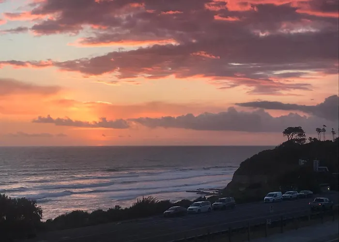 Catch Some Waves! Panoramic Ocean Views!- Cardiff Surfer