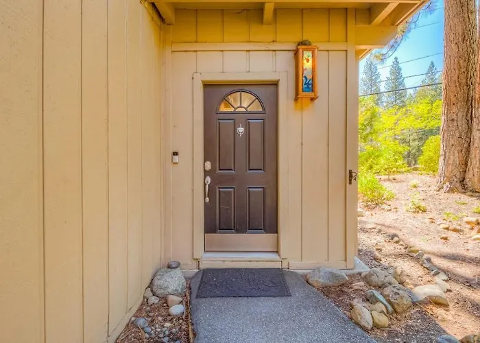Two-Story Mountain-View Condo With Balcony Fireplace & Pool - Dog-Friendly