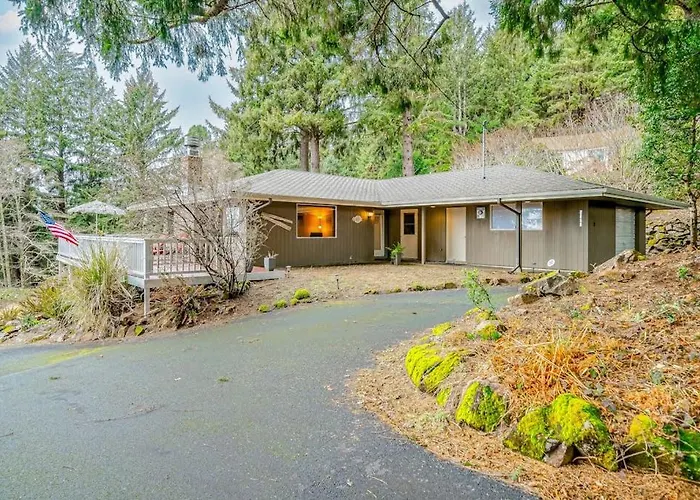 Inviting Home With Spectacular View Hot Tub Balcony Fireplace & W&D