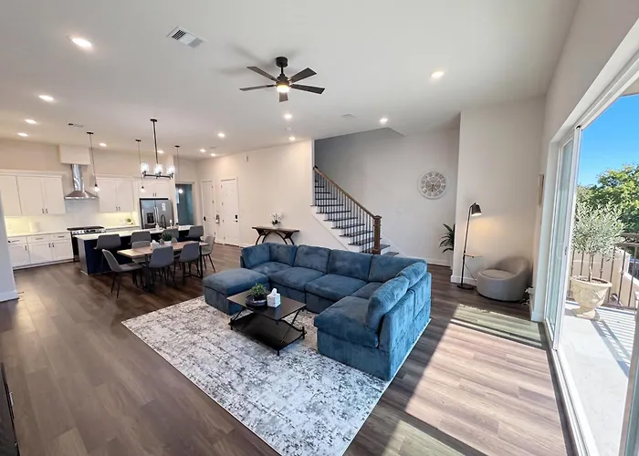 3 Bedroom 3 Ba, Lakeside Townhouse Mins To Kemah & Nasa