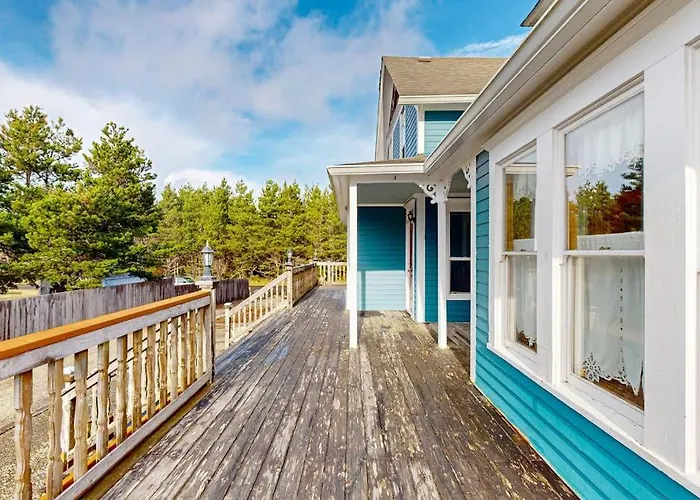 Restored Victorian Home With Free High-Speed Wifi & Washer&Dryer