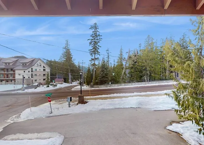 Spacious And Bright Mt Hood Lodge Home With Private Hot Tub - Near Skibowl