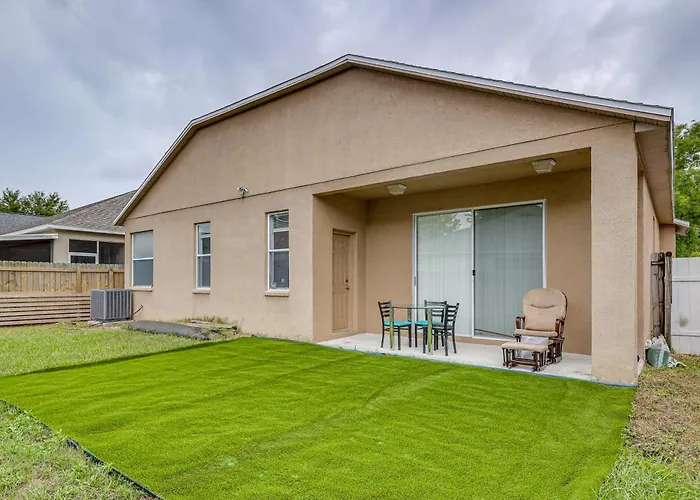 Family Home Near Downtown Tampa W/ Community Pool!