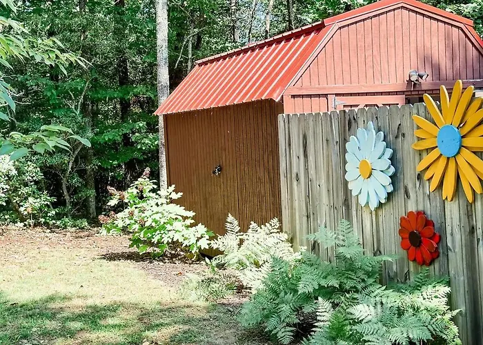Simply Serenity Yurt- Magical Getaway W/ Hot Tub