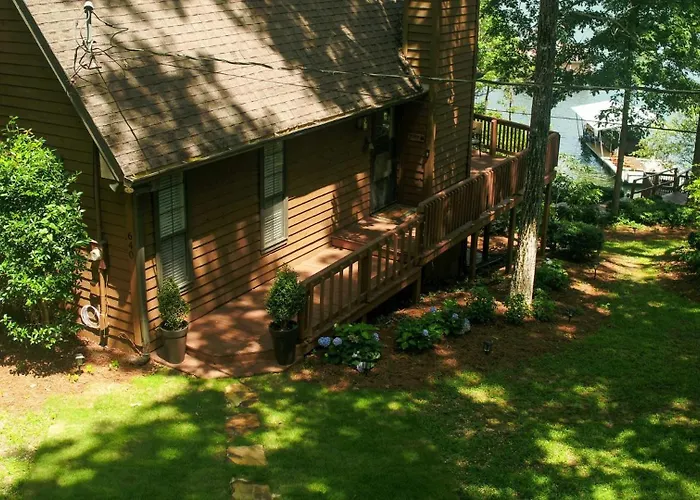 Chalet On Smith Lake - Perfect Lakeside Retreat!