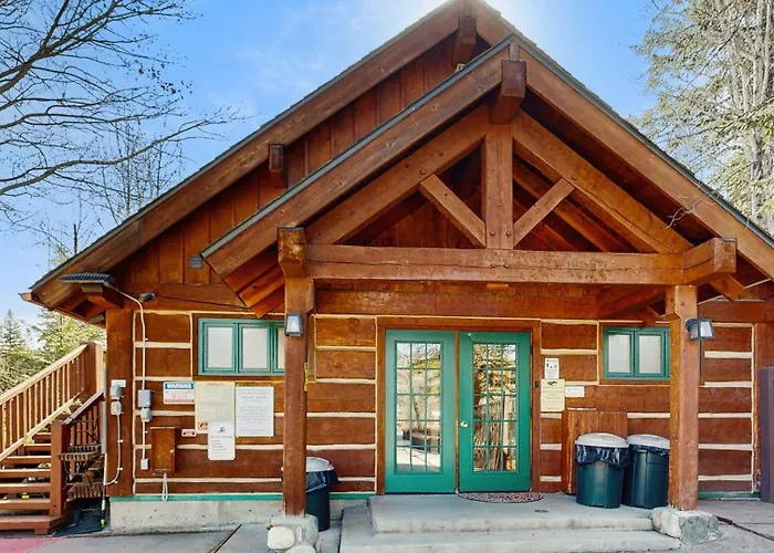 Rustic Retreat Near Lake & Golf Course