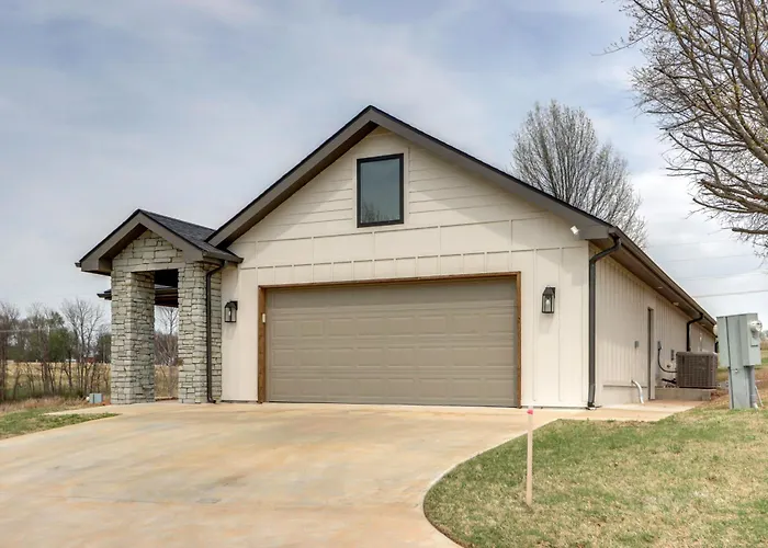 Steps From The Water! Grand Lake Getaway W/ Patio