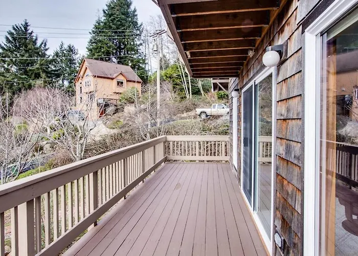 Delightful Home With Ocean View & Private Hot Tub - 3 Blocks To Beach