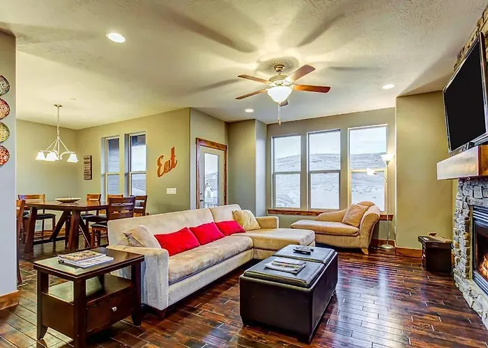 Home With Fireplace Private Hot Tub Shared Pool Game And Fitness Facilities