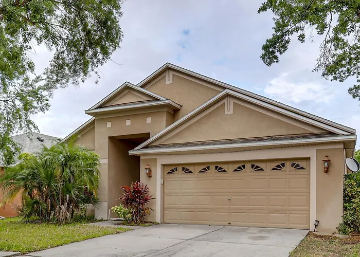 Family Home Near Downtown Tampa W/ Community Pool!
