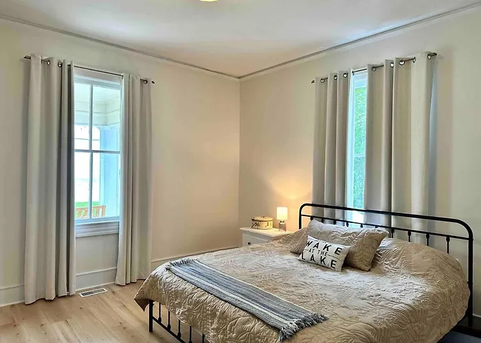 Cozy Clarksville Historic Home Walk To The Lake