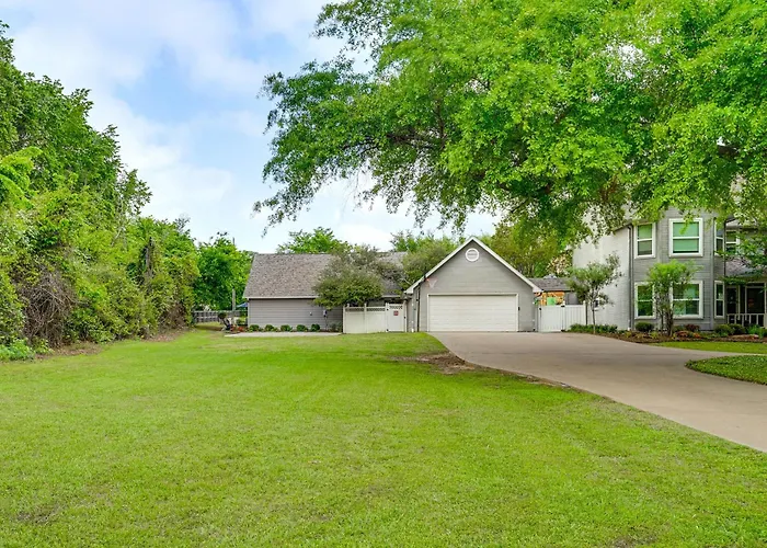 Backyard Bungalow W/ Pool & Country Views