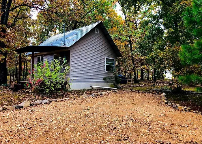 Tranquil Lakefront Cabin Surrounded By Woods, Wildlife & Scenic Trails In Williford, Arkansas