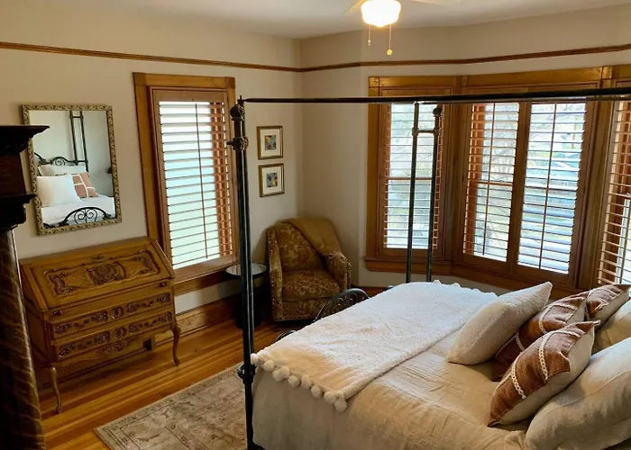 Charming Victorian Near Downtown & Royal Gorge