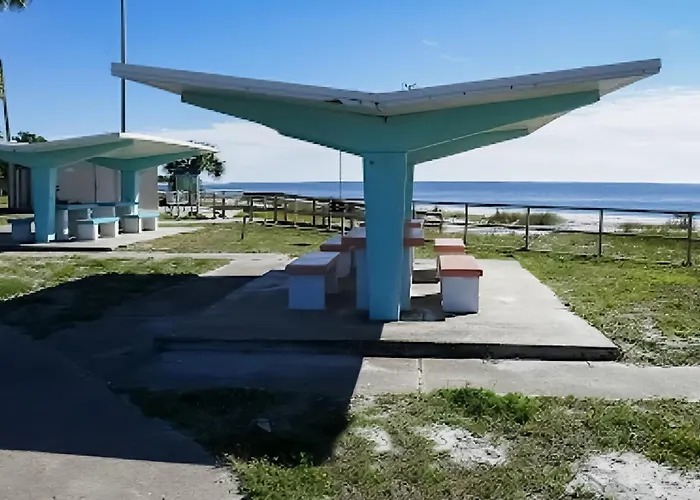 Classic Coastal Cottage With Screened Deck Hammock & Washer&Dryer