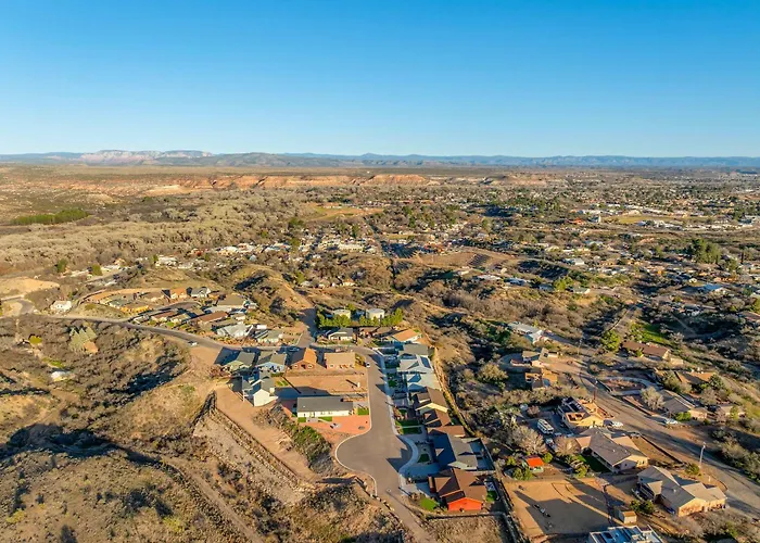Kindra Heights - A Modern Verde Valley Wine Retreat