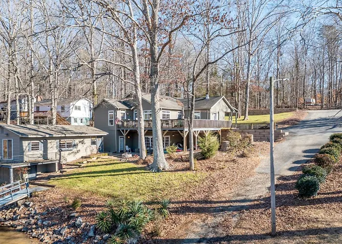Pool Table, Massive Balcony, Firepit, & Spacious!
