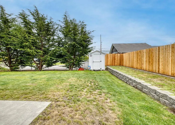 Modern Cottage With Covered Deck Grill & Fireplace - Walk To Beach-Bars-Dining
