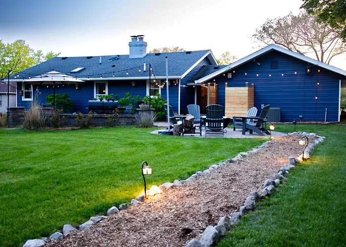 Friday Fowls Cottage - Beach - Sauna - Hot Tub - Fireplace - Wine