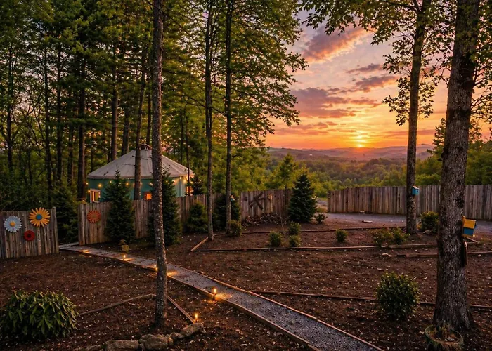Simply Serenity Yurt- Magical Getaway W/ Hot Tub