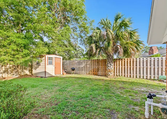 Dog-Friendly Home With Private Pool & High-Speed Wifi - Near Beach & Boat Launch