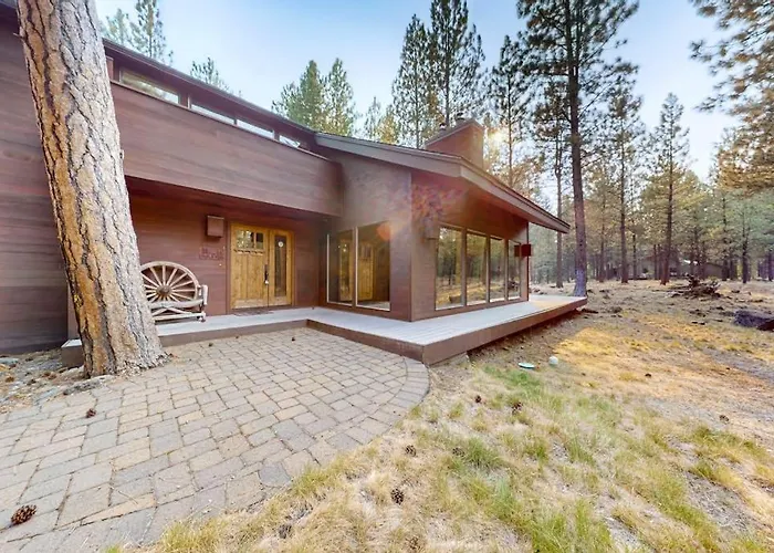 Spacious Dog-Friendly Home With Private Hot Tub Deck Basketball Court & Wifi