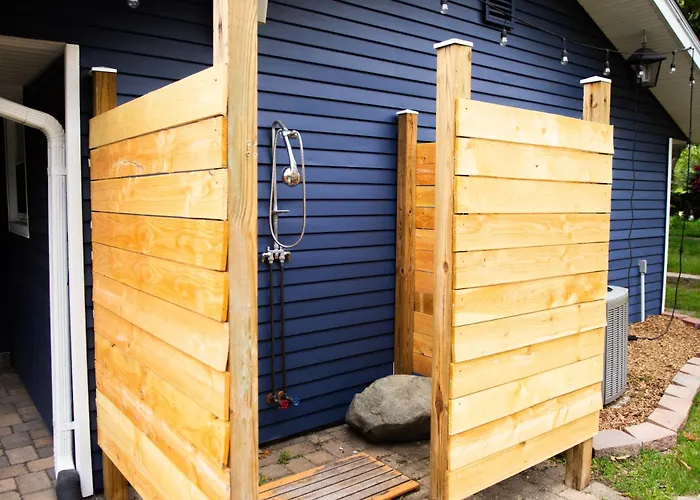 Friday Fowls Cottage - Beach - Sauna - Hot Tub - Fireplace - Wine