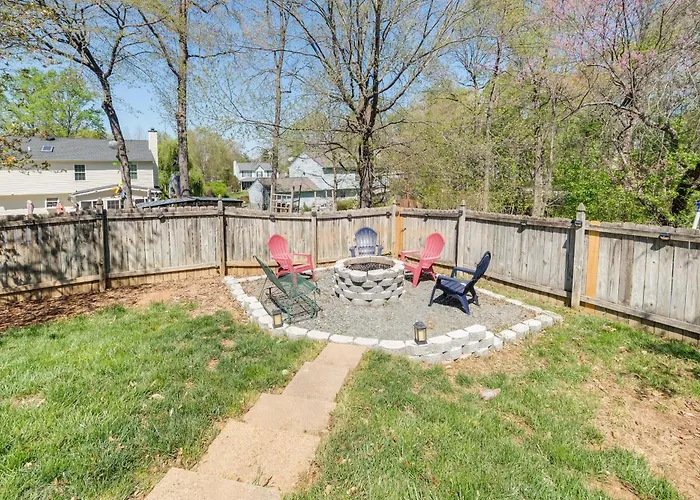 Pool, Hot Tub & Fun! Family Home Near Quantico