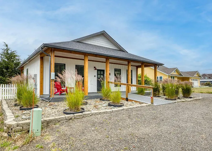 Modern Cottage With Covered Deck Grill & Fireplace - Walk To Beach-Bars-Dining