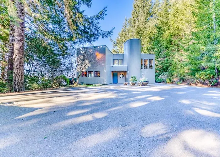 Mid-Century Home With Floor-To-Ceiling Windows & Great Views