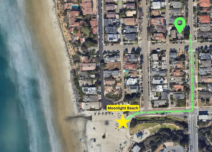 Walk To The Beach! The Moonlight Beach Bungalow