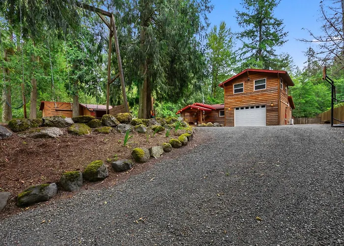 Howard'S Hideaway Riverfront Pet Friendly Cabin