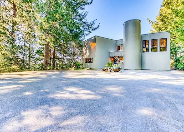 Mid-Century Home With Floor-To-Ceiling Windows & Great Views