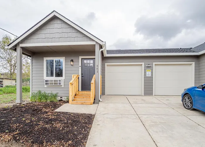New Furnished 3 Bedroom House Free Wifi-Parking