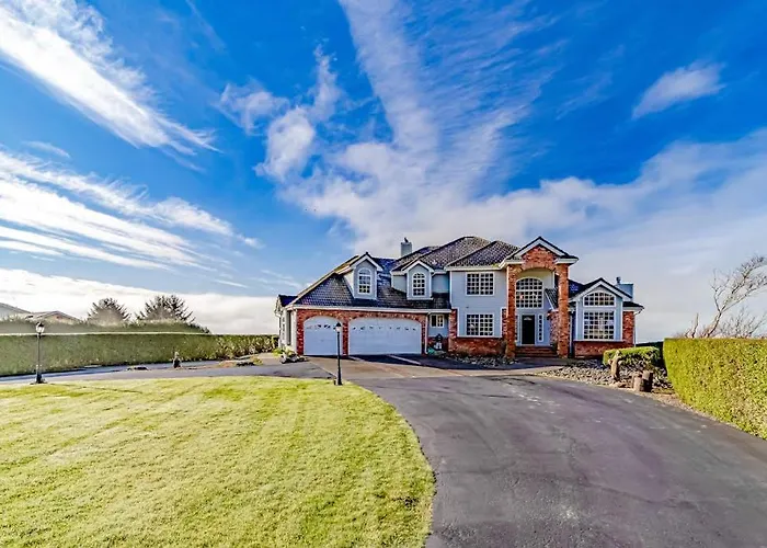 Gorgeous Oceanfront Estate With Amazing Views & Hot Tub - Steps To Quiet Beach