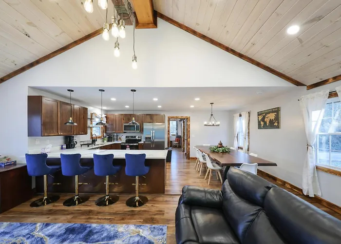 Brand-New 4Br, Sleeps 10, Treadmill, Piano, Free Boat Parking, Close To The Lake!
