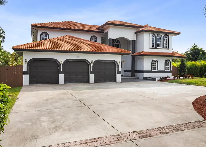 Glam Manor Exclusive Mansion W Spa, Waterslide