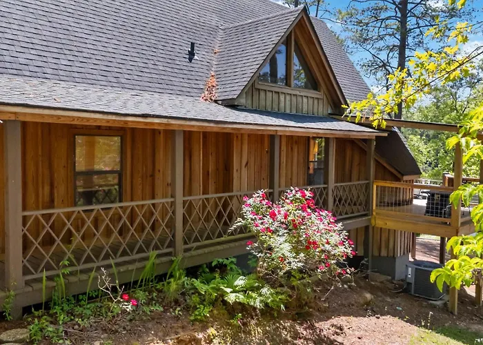 Riverfront Retreat With Dock, Kayaks And Views