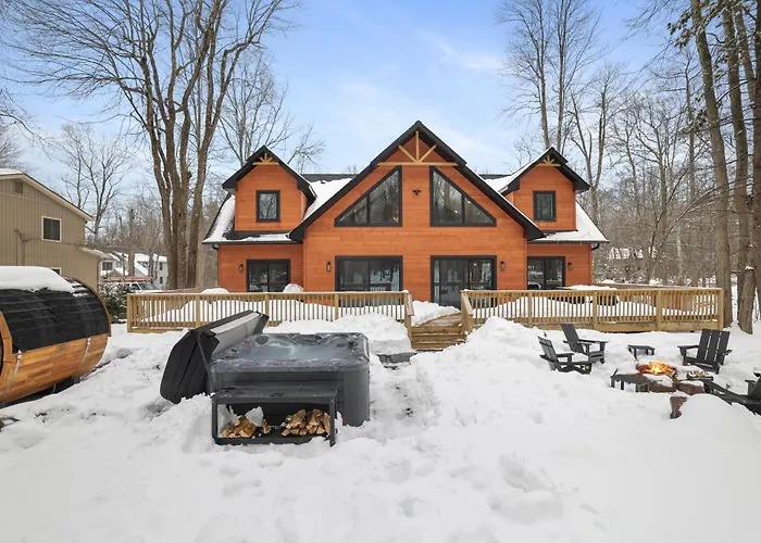 Pocono Retreat: Finnish Barrel Sauna, Hot Tub & Arcade