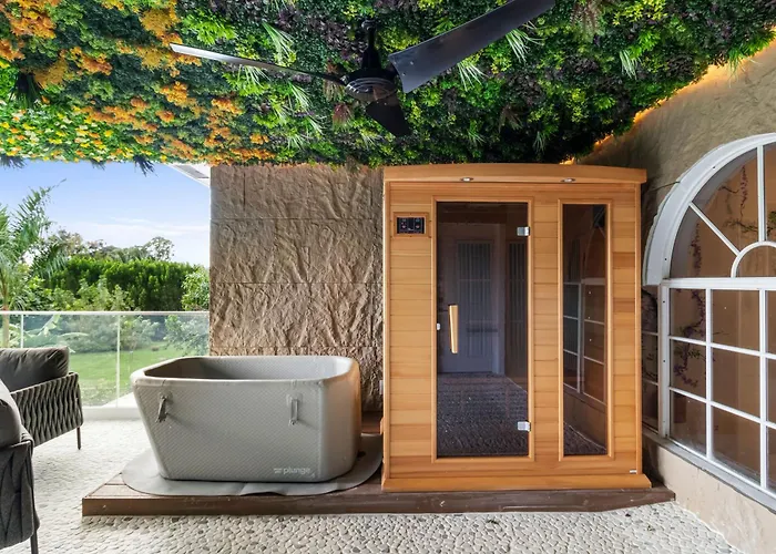 Glam Manor Exclusive Mansion W Spa, Waterslide