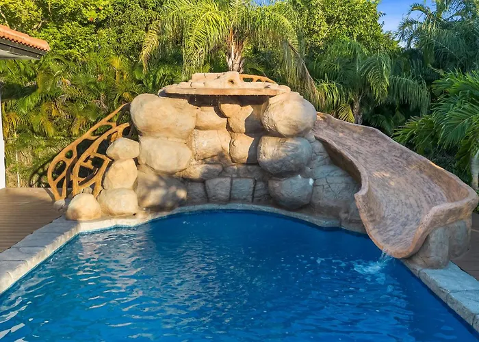 Glam Manor Exclusive Mansion W Spa, Waterslide