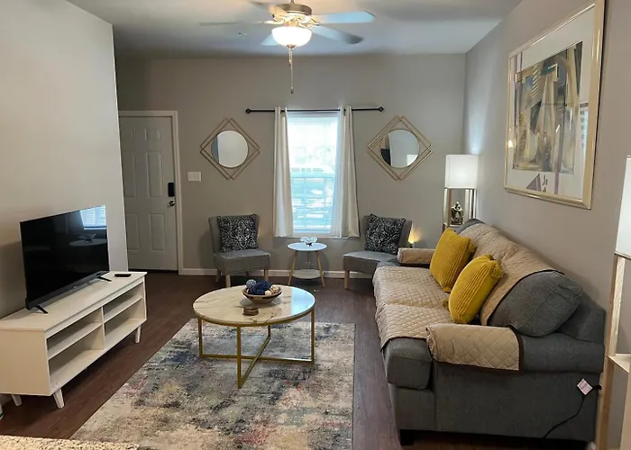 Modern 2Br Townhouse Near Sgmc, Vsu & Moody Af